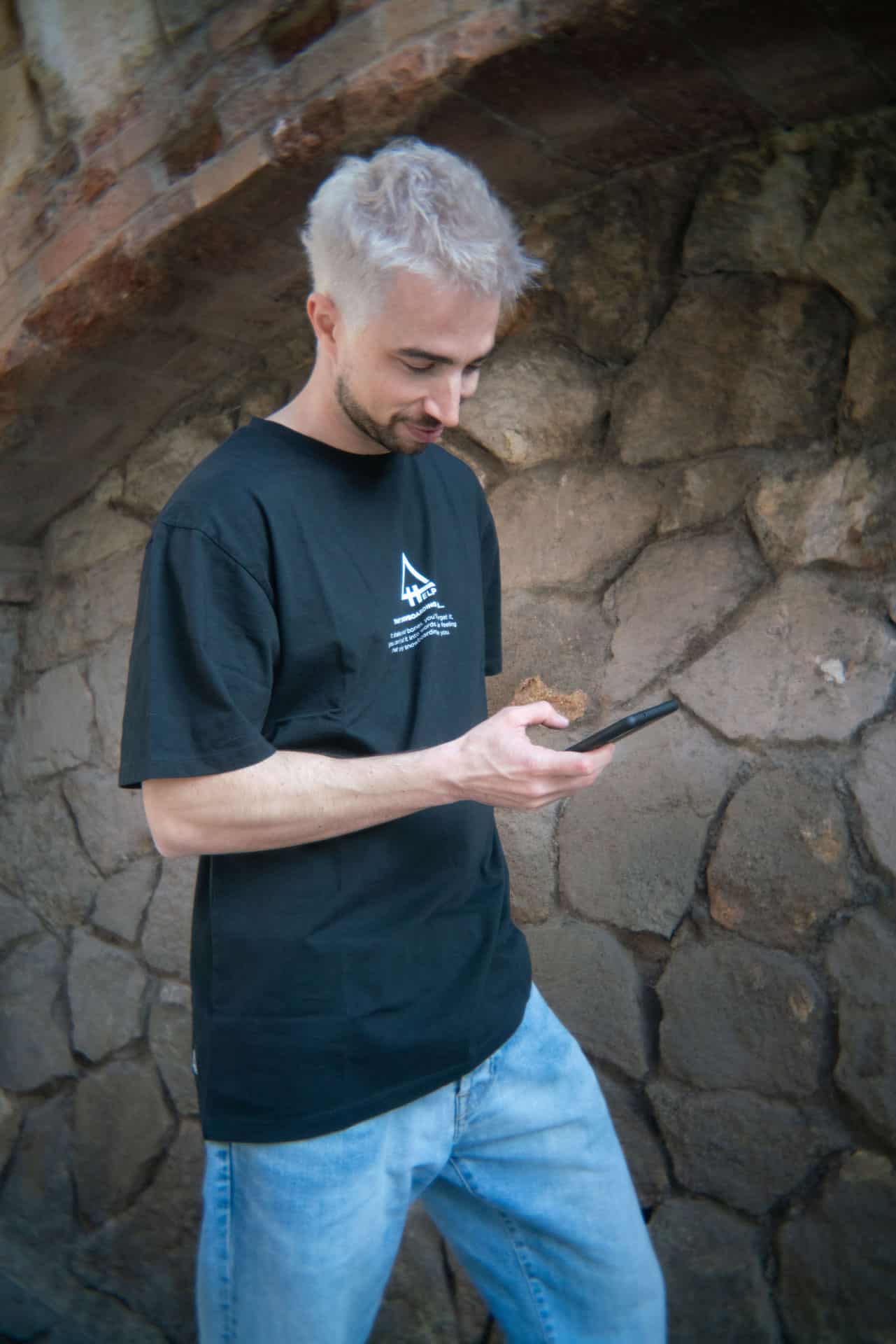 T-SHIRT LOGO BLACK HELP SNOWBOARDS